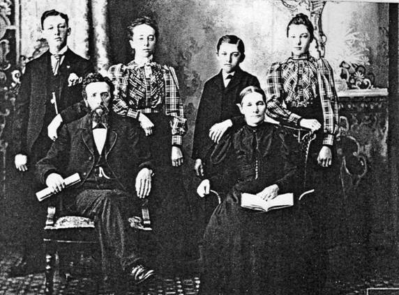 Michael and Barbara Walter - Simon, Annie, Noah, Adeline.jpg